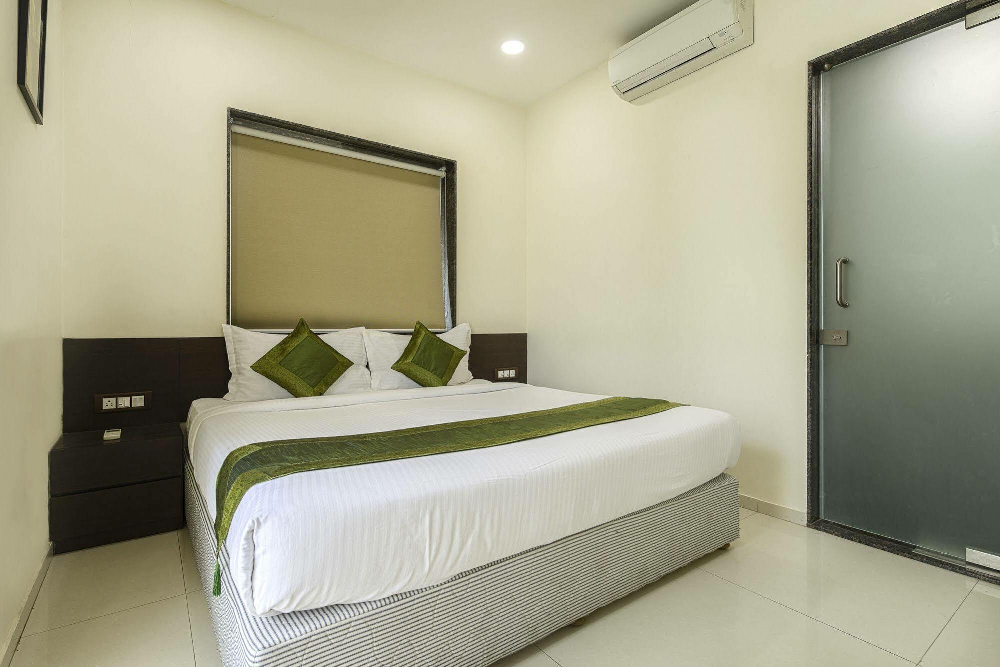 Oyo 16703 Hotel The Platinum Calcutta Eksteriør billede