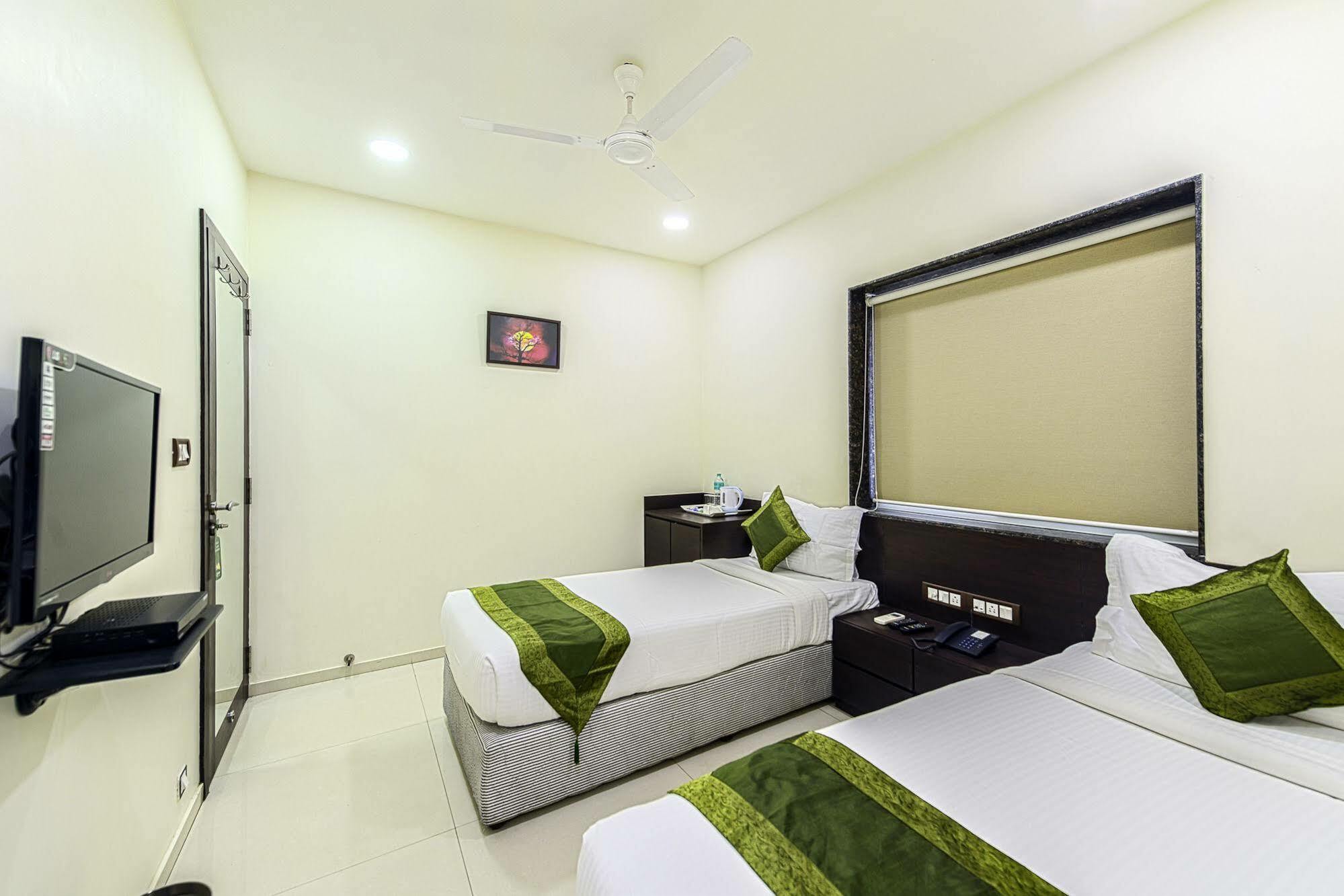 Oyo 16703 Hotel The Platinum Calcutta Eksteriør billede